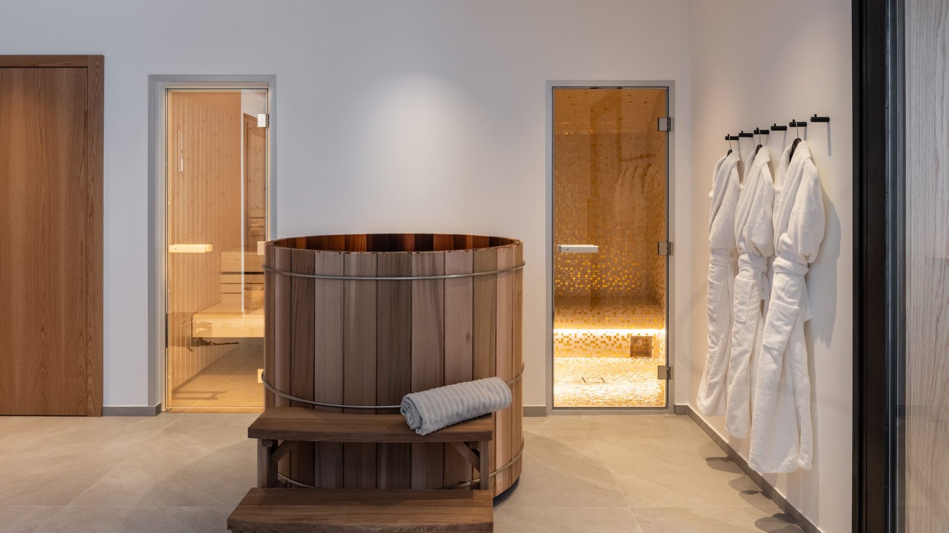 Sasha Apartment 4 in Courchevel, France - Hot tub