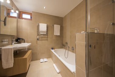 Alex - Bathrooms