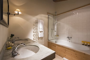 Antoinette - Bathrooms