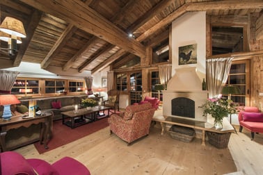 Antoinette - Living Area