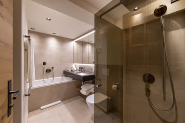 Brunnenhof 4 - Bathrooms