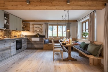 Brunnenhof 8 - Dining Area