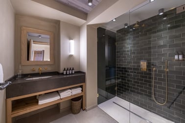Brunnenhof 8 - Bathrooms