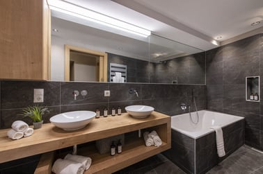 Chalet Bluebird - Bathrooms