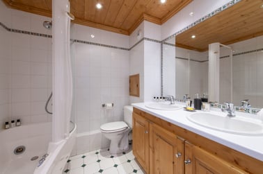 Chalet Genepi - Bathrooms