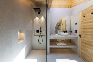 Chalet Ranch - Bathrooms
