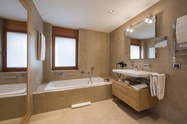 Chalet Shalimar - Bathrooms
