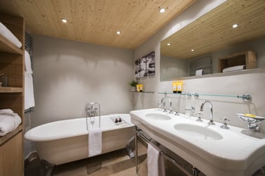 Fleur de Lin - Bathrooms