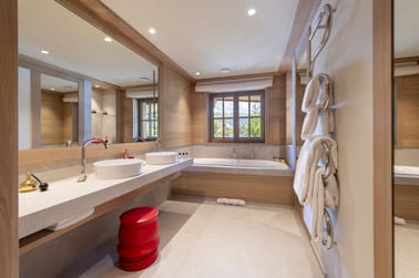 Lord of Snow - Bathrooms