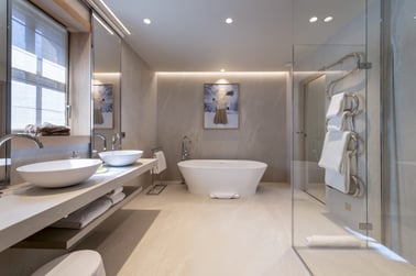 Lord of Snow - Bathrooms