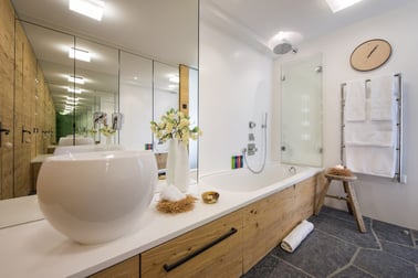 Petiti - Bathrooms