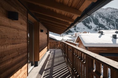 Steinlodge Lech - Exterior and views