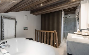 The Lodge - Bathrooms