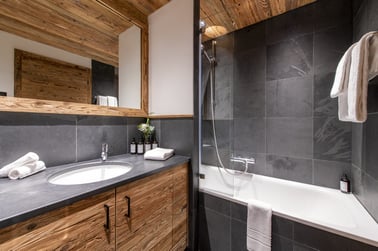 Victoria 111 - Bathrooms