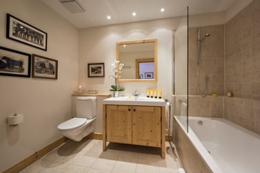 Alexandra - Bathrooms