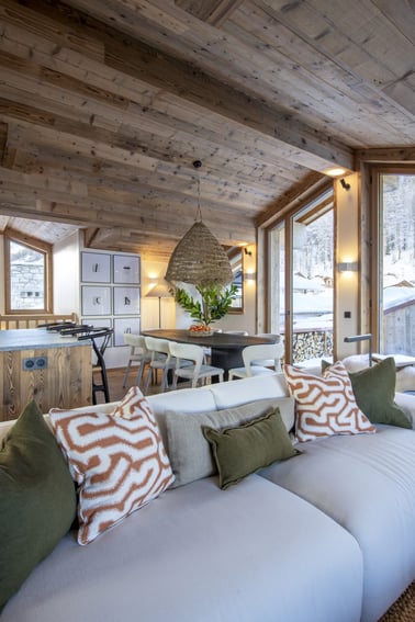 Arolay Penthouse - Dining Area