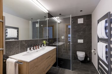 Chalet Bluebird - Bathrooms