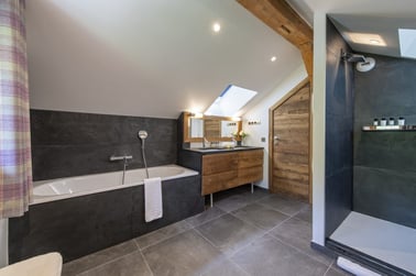 Chalet La Folie - Bathrooms
