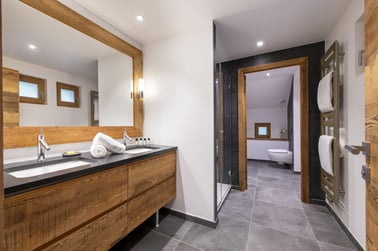 Chalet La Folie - Bathrooms