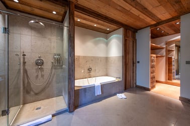 Chalet Lashca - Bathrooms