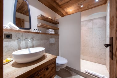 Chalet Lashca - Bathrooms