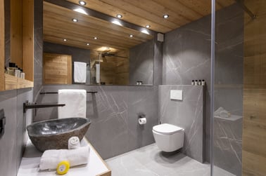 Chalet Ranch - Bathrooms