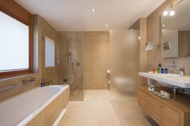 Chalet Shalimar - Bathrooms