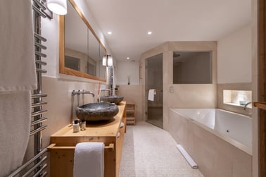 Chalet Tresgaye - Bathrooms
