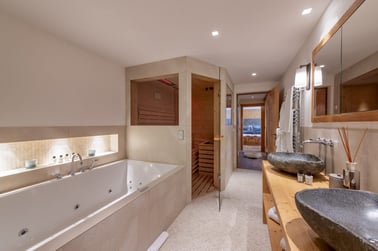 Chalet Tresgaye - Bathrooms