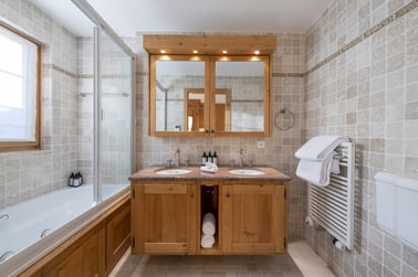 Ivouette 011 - Bathrooms