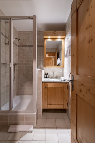 Ivouette 011 - Bathrooms