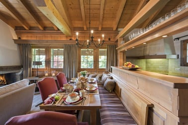 Ivouette - Dining Area