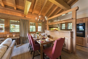 Ivouette - Dining Area