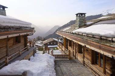 Les Roches Estate - Chalet exterior