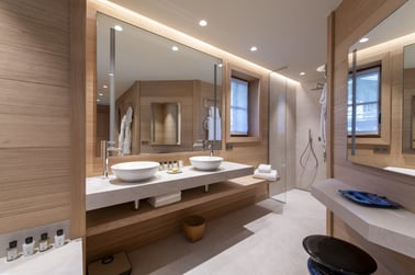 Lord of Snow - Bathrooms