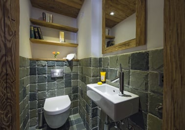 No. 5, Apartment 4 - Bathrooms