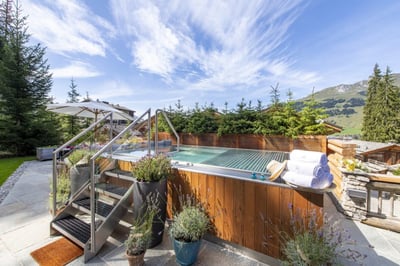 The Lodge - Hot tub