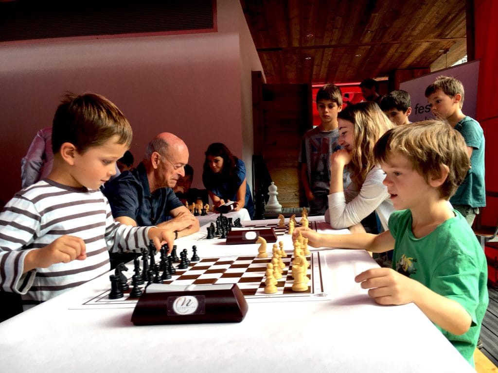 Kids Chess Off
